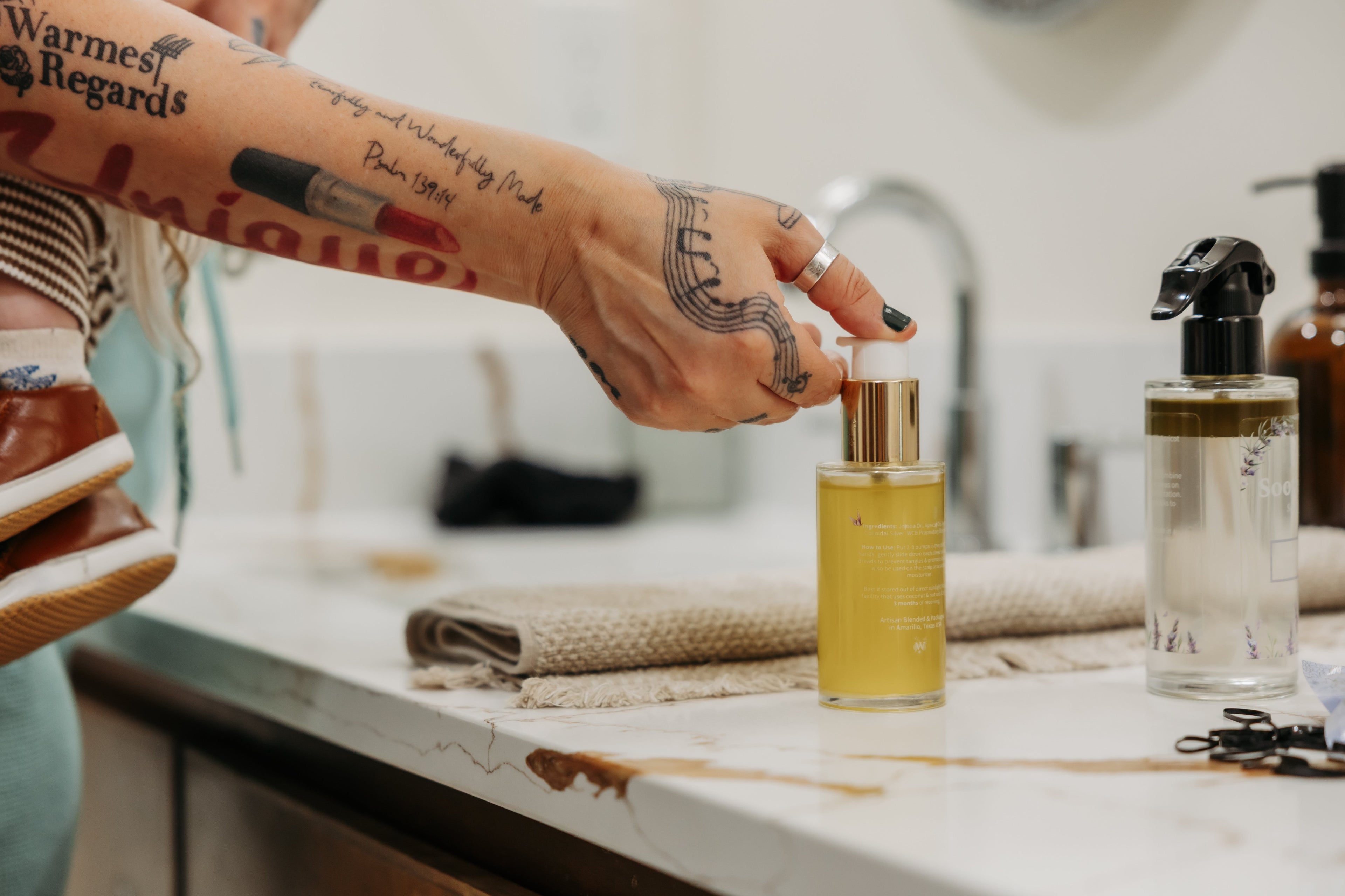 The Best Oil for Braid-In Dreadlock Extensions (And How to Pick the Right One)